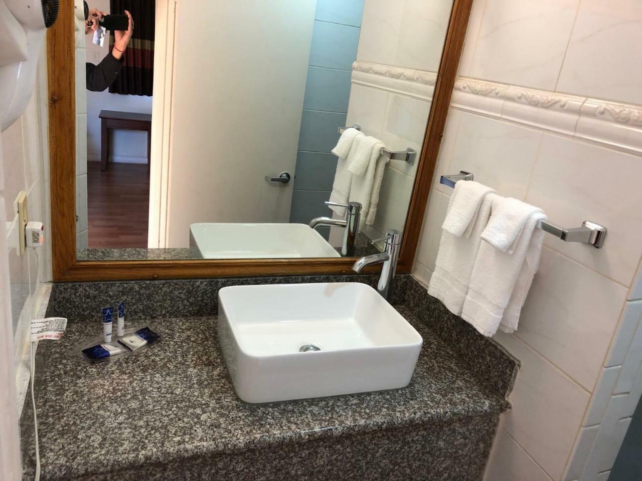 维塞利亚 维萨利亚美国最有价值旅馆汽车旅馆 外观 照片